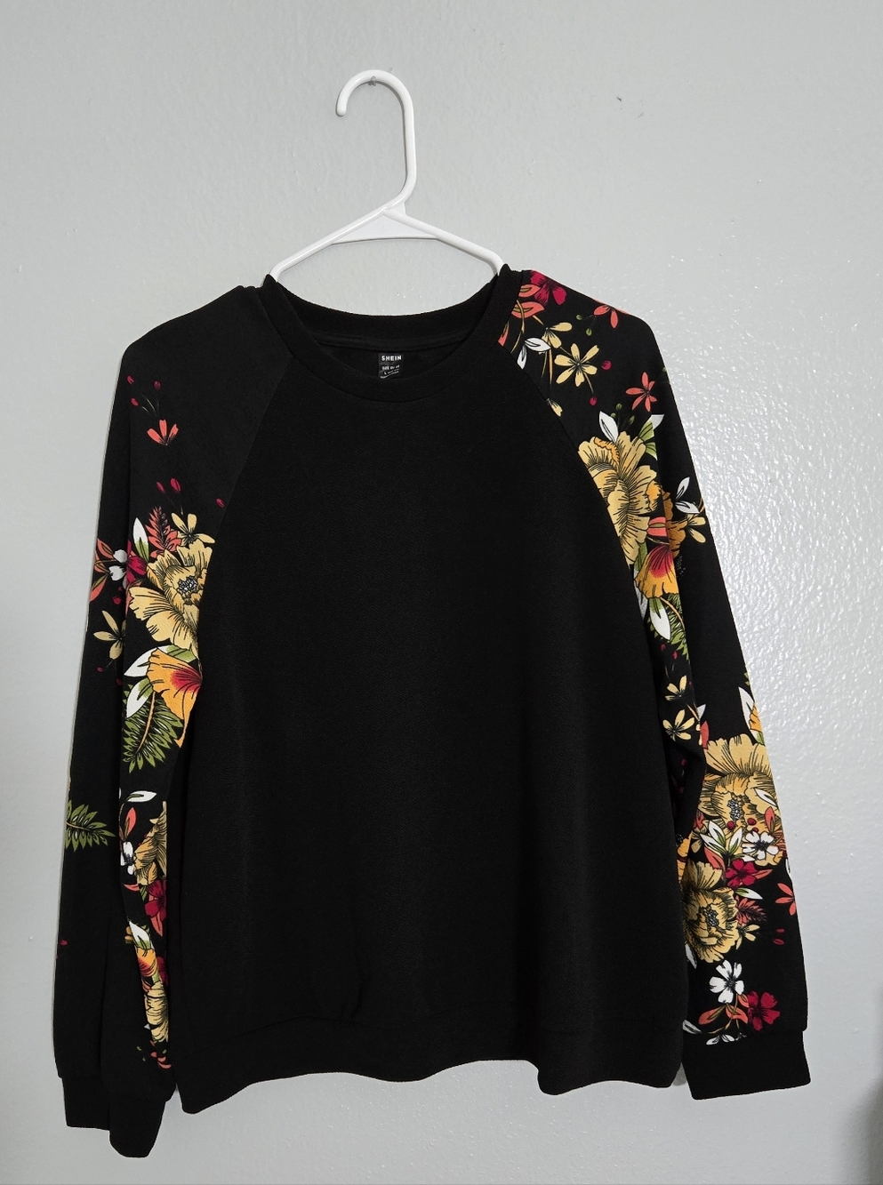 SHEIN Black Crewneck Sweater with Floral Raglan Sleeves